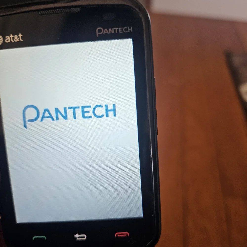 Pantech Renue Qwerty Slider Keyboard phone With Charger And Box